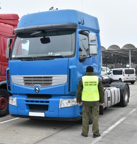 Straż Graniczna z Hrebennego odzyskała samochód ciężarowy marki Renault