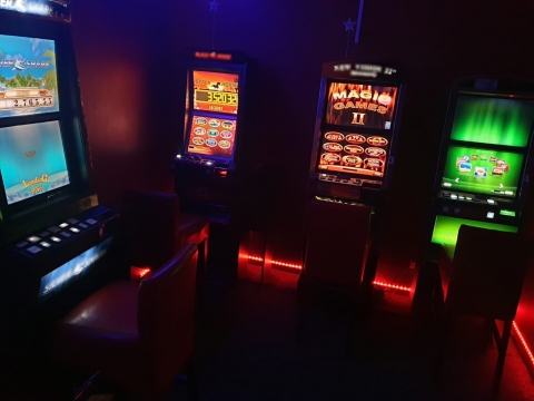 Nielegalne automaty do gier zatrzymane przez SG i KAS